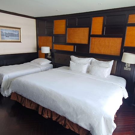 Hotel Ambassador Cruise Halong Bay Ha Long Exterior foto