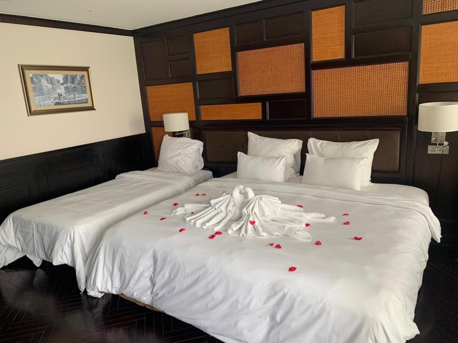 Hotel Ambassador Cruise Halong Bay Ha Long Exterior foto
